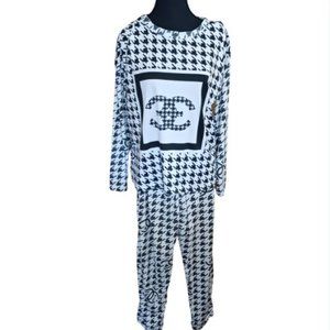 Womens Black and White 2 piece Pajama Lounging Set